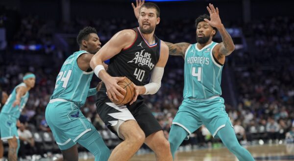 Mar 31, 2024; Charlotte, North Carolina, USA; LA Clippers center Ivica Zubac (40) turns away from pressure from Charlotte Hornets center Nick Richards (4) and forward Brandon Miller (24) during the second half at Spectrum Center.,Image: 861470841, License: Rights-managed, Restrictions: , Model Release: no, Credit line: USA TODAY Sports / ddp USA / Profimedia