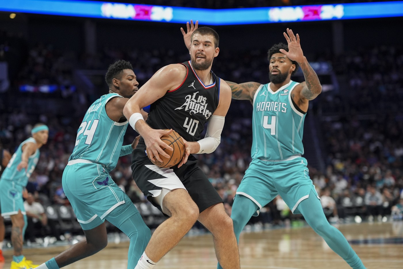 Mar 31, 2024; Charlotte, North Carolina, USA; LA Clippers center Ivica Zubac (40) turns away from pressure from Charlotte Hornets center Nick Richards (4) and forward Brandon Miller (24) during the second half at Spectrum Center.,Image: 861470841, License: Rights-managed, Restrictions: , Model Release: no, Credit line: USA TODAY Sports / ddp USA / Profimedia