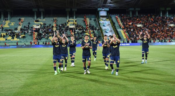 Fenerbahce Sports Club, protesting the Turkish Football Federation, fielded a youth team for the Turkish Super Cup match. In the 1st minute of the match, after Galatasaray scored a goal, the young Fenerbahce players did not return for the kickoff and went to the dressing room. Meanwhile, Fenerbahce President Ali Koc and Fenerbahce executives in the stands applauded their young team and escorted them to the dressing room, protesting against the Turkish Football Federation. Subsequently, the match was suspended by the referee. during the Turkish SuperCup match between Fenerbahce and Galatasaray at Sanliurfa Stadium in Sanliurfa , Turkey on April 07 , 2024.  Photo by Sanliurfa TURKEY Sanliurfa TURKEY Copyright: xx FBahce-GSaray_070424 95,Image: 863226316, License: Rights-managed, Restrictions: PUBLICATIONxNOTxINxTUR, Credit images as "Profimedia/ IMAGO", Model Release: no, Credit line: Seskimphoto / imago sportfotodienst / Profimedia