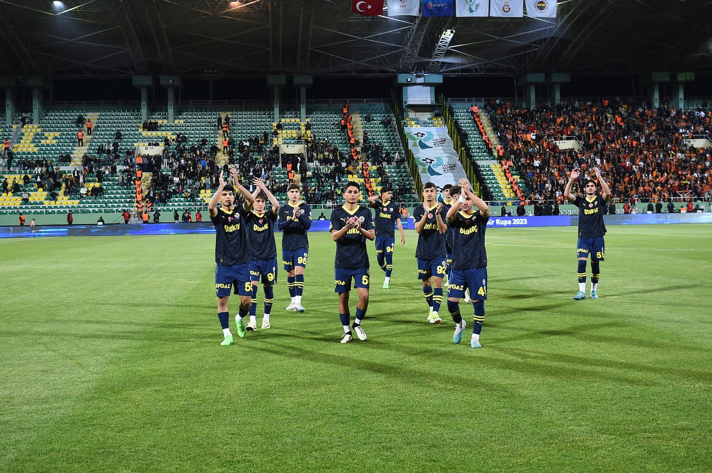 Fenerbahce Sports Club, protesting the Turkish Football Federation, fielded a youth team for the Turkish Super Cup match. In the 1st minute of the match, after Galatasaray scored a goal, the young Fenerbahce players did not return for the kickoff and went to the dressing room. Meanwhile, Fenerbahce President Ali Koc and Fenerbahce executives in the stands applauded their young team and escorted them to the dressing room, protesting against the Turkish Football Federation. Subsequently, the match was suspended by the referee. during the Turkish SuperCup match between Fenerbahce and Galatasaray at Sanliurfa Stadium in Sanliurfa , Turkey on April 07 , 2024.  Photo by Sanliurfa TURKEY Sanliurfa TURKEY Copyright: xx FBahce-GSaray_070424 95,Image: 863226316, License: Rights-managed, Restrictions: PUBLICATIONxNOTxINxTUR, Credit images as "Profimedia/ IMAGO", Model Release: no, Credit line: Seskimphoto / imago sportfotodienst / Profimedia