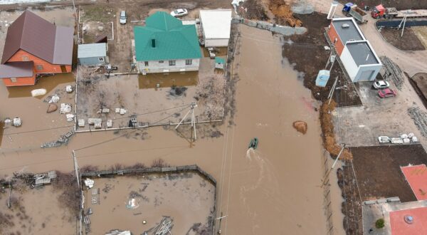 RUSSIA, ORENBURG REGION - APRIL 10, 2024: An aerial view of houses in the flood-hit village of Krasnouralsky Selsovet. Yegor Aleyev/TASS