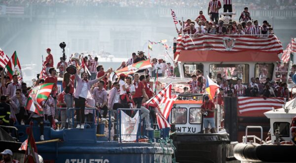 BILBAO, SPAIN - APRIL 11: Players of Athletic Club de Bilbao along with their fans celebrate their Copa del Rey victory in the traditional trophy parade with the â€œGabarraâ€ at Estuary of Bilbao, Spain on April 11, 2024. Diego Radames / Anadolu,Image: 864124792, License: Rights-managed, Restrictions: , Model Release: no, Credit line: Diego Radames / AFP / Profimedia