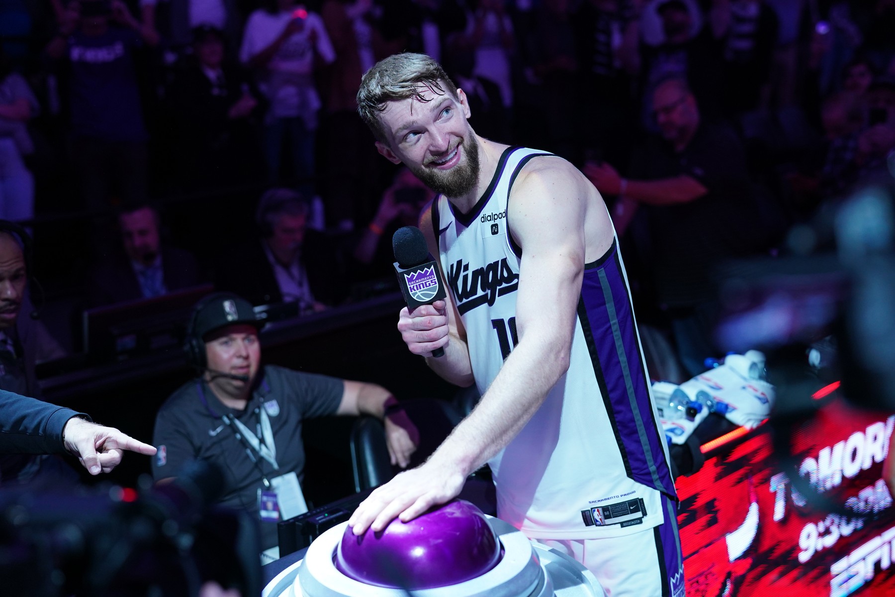 Apr 16, 2024; Sacramento, California, USA; Sacramento Kings forward Domantas Sabonis (10) lights the beam after the Kings defeated the Golden State Warriors during a play-in game of the 2024 NBA playoffs at the Golden 1 Center.,Image: 865543379, License: Rights-managed, Restrictions: , Model Release: no, Credit line: USA TODAY Sports / ddp USA / Profimedia