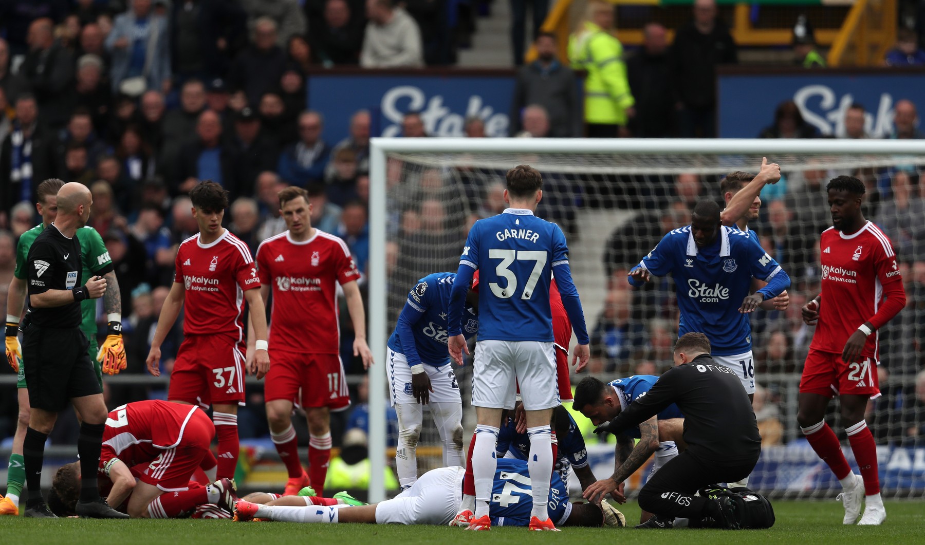 21st April 2024; Goodison Park, Liverpool, England; Premier League Football, Everton versus Nottingham Forest; Beto of Everton receives treatment after a collision with Morgan Gibbs-White of Nottingham Forest  before being stretchered off,Image: 866721311, License: Rights-managed, Restrictions: , Model Release: no, Credit line: David Blunsden / Actionplus / Profimedia