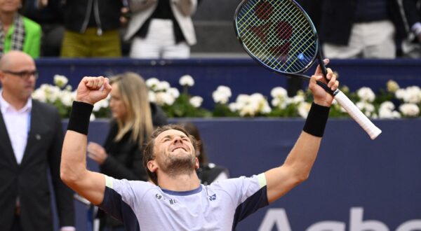 Norway's Casper Ruud celebrates beating Greece's Stefanos Tsitsipas during the ATP Barcelona Open "Conde de Godo" tennis tournament singles final match at the Real Club de Tenis in Barcelona, on April 21, 2024.,Image: 866730982, License: Rights-managed, Restrictions: , Model Release: no, Credit line: Josep LAGO / AFP / Profimedia