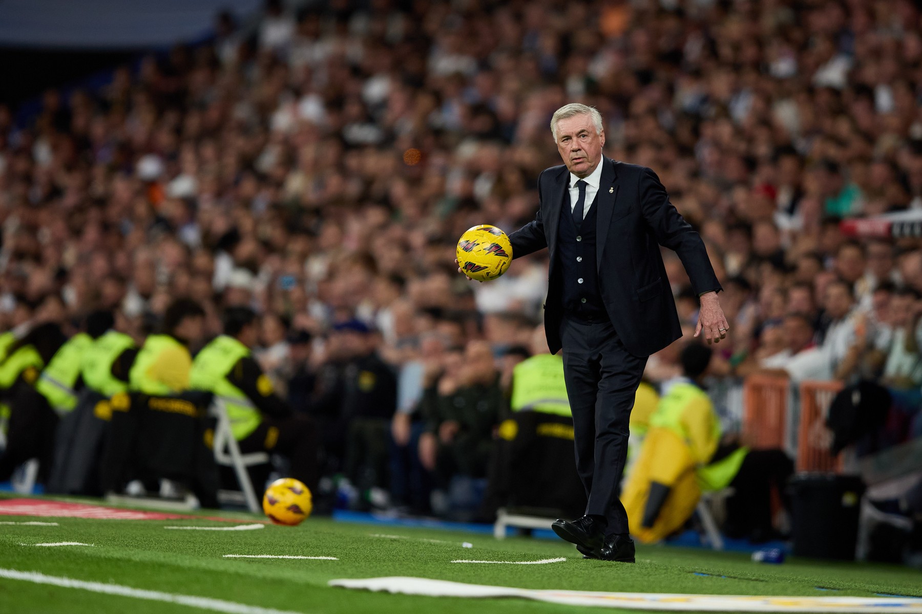 Carlo Ancelotti head coach of Real Madrid CF during the LaLiga EA Sports match between Real Madrid and Barcelona FC at Stadium Santiago Bernabeu on April 21, 2024 in Madrid, Spain. (Photo by: Alvaro Medranda/ Panoramic),Image: 866789299, License: Rights-managed, Restrictions: , Model Release: no, Credit line: Alvaro Medranda / Panoramic / Profimedia