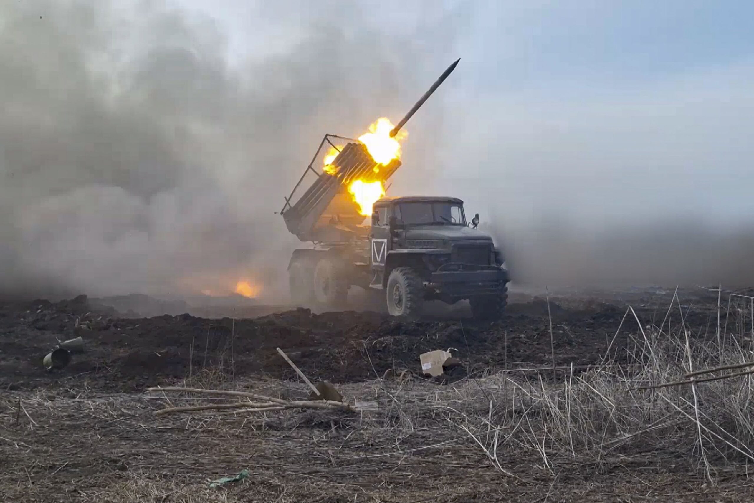 epa11258426 A still image taken from a handout video made available by the Russian Defence Ministry Press-Service on 04 April 2024 shows Russian troops firing a Grad multiple launch rocket system (MLRS) at an undisclosed position in the Donetsk region, eastern Ukraine. On 24 February 2022, Russian troops entered Ukrainian territory in what the Russian president declared a 'special military operation', starting an armed conflict that has provoked destruction and a humanitarian crisis.  EPA/RUSSIAN DEFENCE MINISTRY PRESS SERVICE HANDOUT -- BEST QUALITY AVAILABLE -- MANDATORY CREDIT -- HANDOUT EDITORIAL USE ONLY/NO SALES HANDOUT EDITORIAL USE ONLY/NO SALES