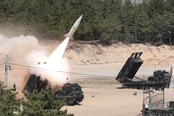 This handout photo taken on May 25, 2022 and provided by the South Korean Defence Ministry in Seoul shows a US Army Tactical Missile System (ATACMS) firing a missile from an undisclosed location on South Korea's east coast during a live-fire exercise aimed to counter North Korea’s missile test. North Korea fired a volley of missiles early on May 25, including a suspected intercontinental ballistic missile, just hours after US President Joe Biden left Asia after a trip overshadowed by Pyongyang's sabre-rattling.,Image: 694333097, License: Rights-managed, Restrictions: ---- EDITORS NOTE ----- RESTRICTED TO EDITORIAL USE - MANDATORY CREDIT 
