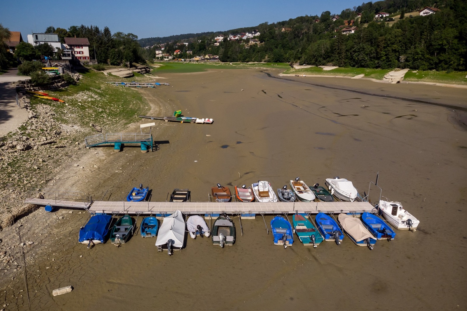 An aerial view shows boats in the dry bed of Brenets Lake (Lac des Brenets), part of the Doubs River, a natural border between eastern France and western Switzerland, in Les Brenets on July 18, 2022. The river has dried up due to  a combination of factors, including geological faults that drain the river, decreased rainfall and heat waves.,Image: 708040992, License: Rights-managed, Restrictions: , Model Release: no, Credit line: Fabrice COFFRINI / AFP / Profimedia