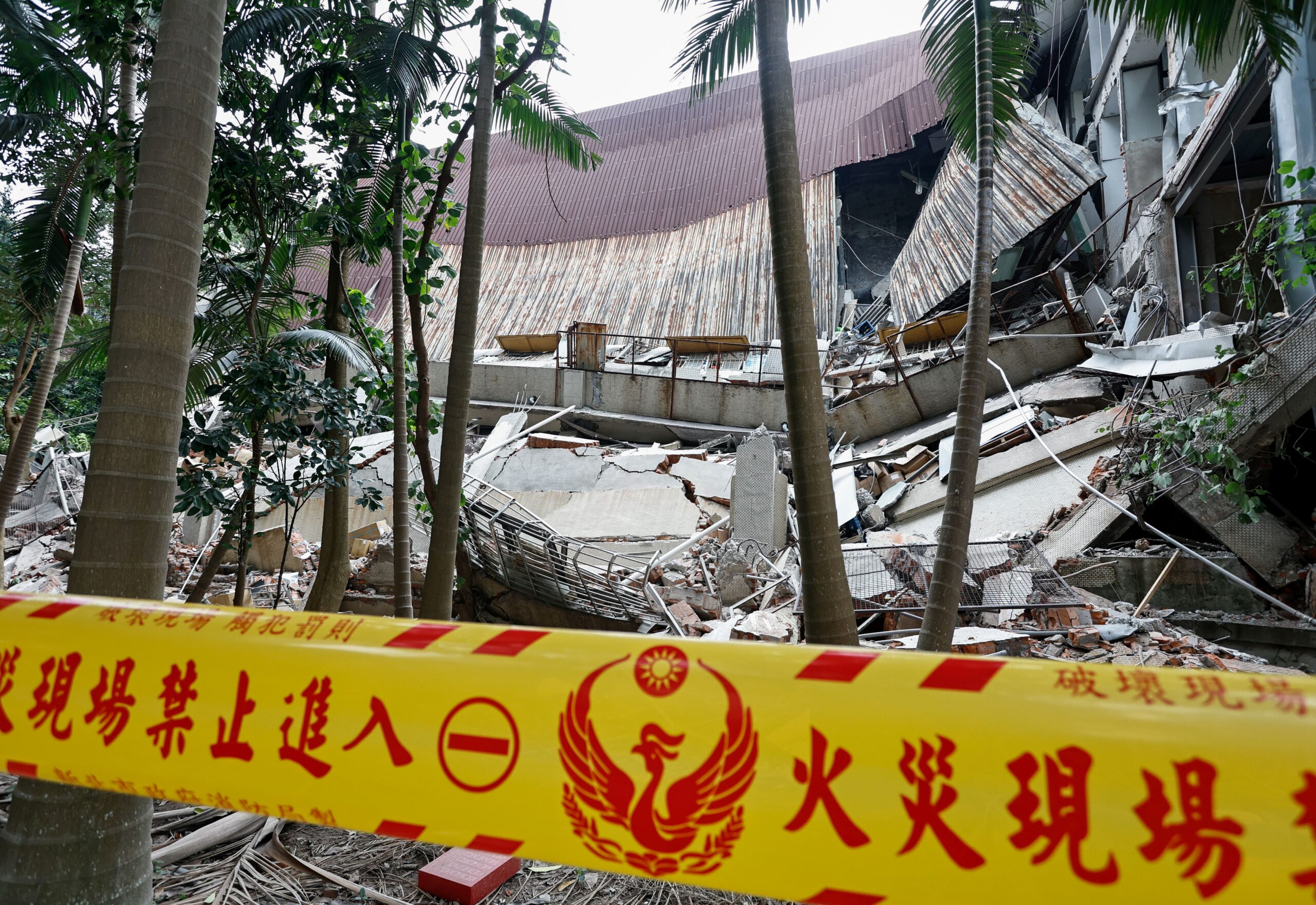 epa11256546 The wreckage of a printing company’s factory after it collapsed following a magnitude 7.5 earthquake in New Taipei, Taiwan, 03 April 2024. A magnitude 7.4 earthquake struck Taiwan on the morning of 03 April with an epicenter 18 kilometers south of Hualien City at a depth of 34.8 km, according to the United States Geological Survey (USGS).  EPA/DANIEL CENG