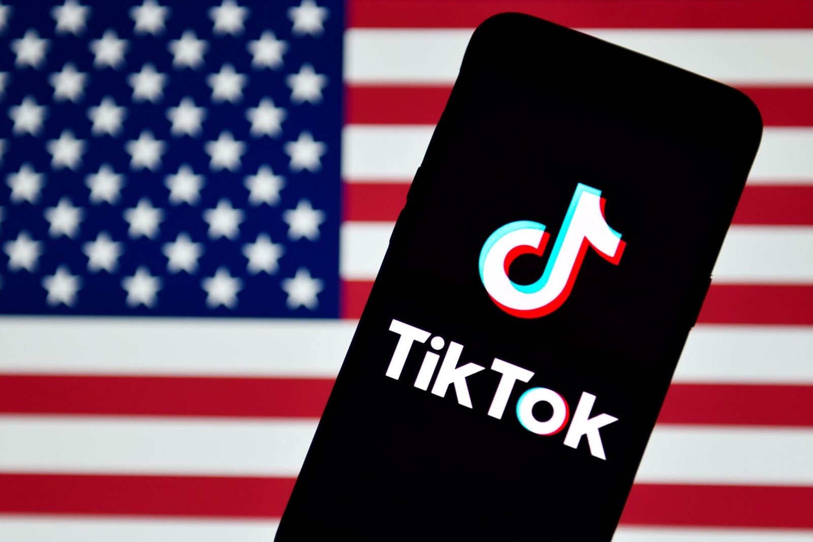 In this photo illustration a TikTok logo is seen displayed on a smartphone with the chinese flag in the background. - Sheldon Cooper / SOPA Images//SOPAIMAGES_TikTok(2)/2009141023/Credit:SOPA Images / SIPA/SIPA/2009141024,Image: 557871230, License: Rights-managed, Restrictions: , Model Release: no, Credit line: SOPA Images / Sipa Press / Profimedia