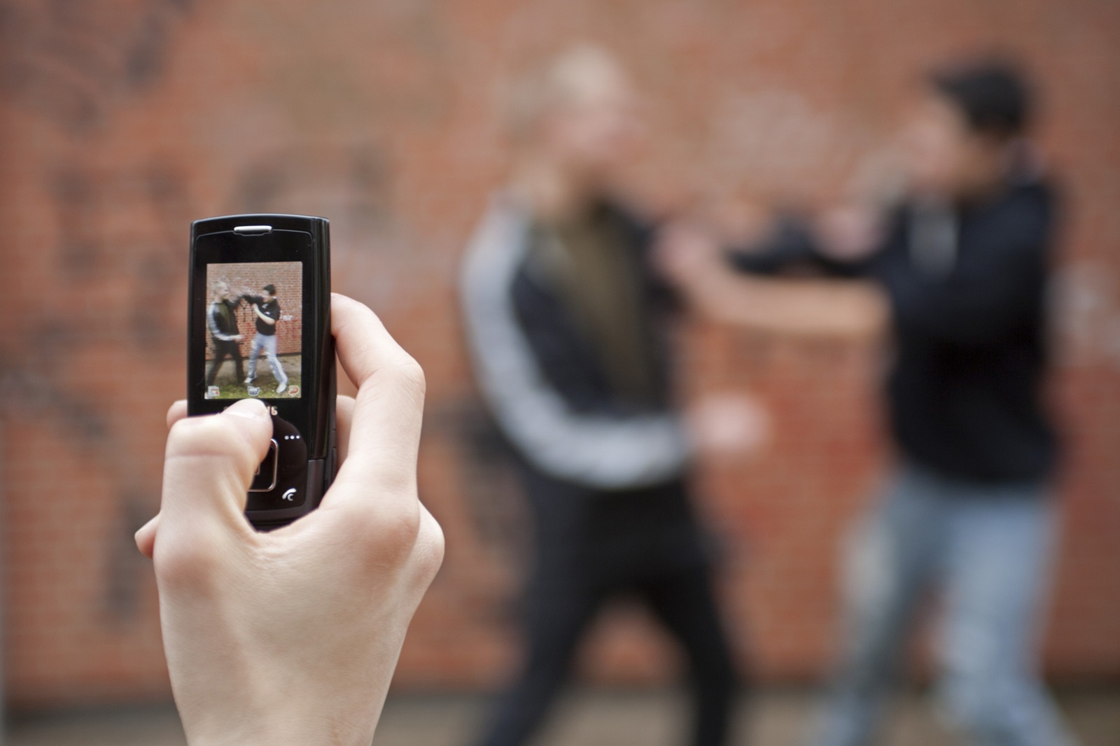 Two boys fighting on the playground while a third films with his cell phone, posed scene,Image: 88633794, License: Rights-managed, Restrictions: , Model Release: yes, Credit line: Siegfried Kuttig / imageBROKER / Profimedia