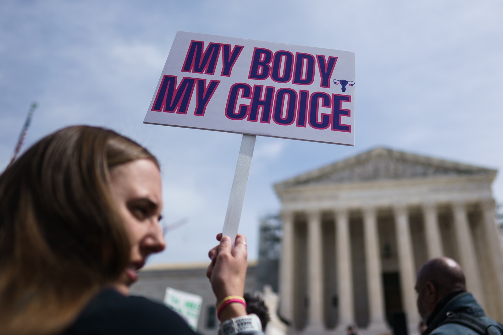 epa11244961 A pro-choice protester raises a placard  outside of the US Supreme Court, during a hearing to restrict an FDA-approved medication, in Washington DC, USA, 26 March 2024. The US Supreme Court is hearing oral arguments on the restriction of the drug Mifepristone, which combined with another drug can be used for abortions.  EPA/WILL OLIVER