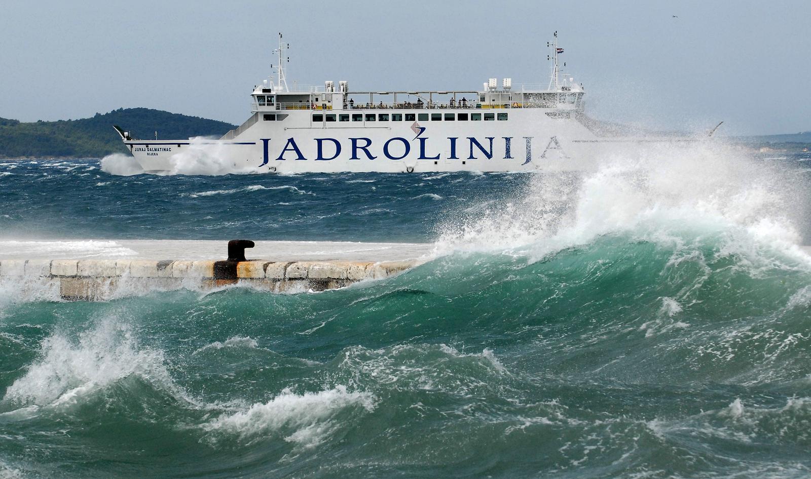 21.05.2012., Zadar - Orkansko jugo na zadarskoj rivi stvaralo je valove do 3m visine. Trajektni promet odvijao se u nesto tezim uvijetima. rPhoto: Dino Stanin/PIXSELL