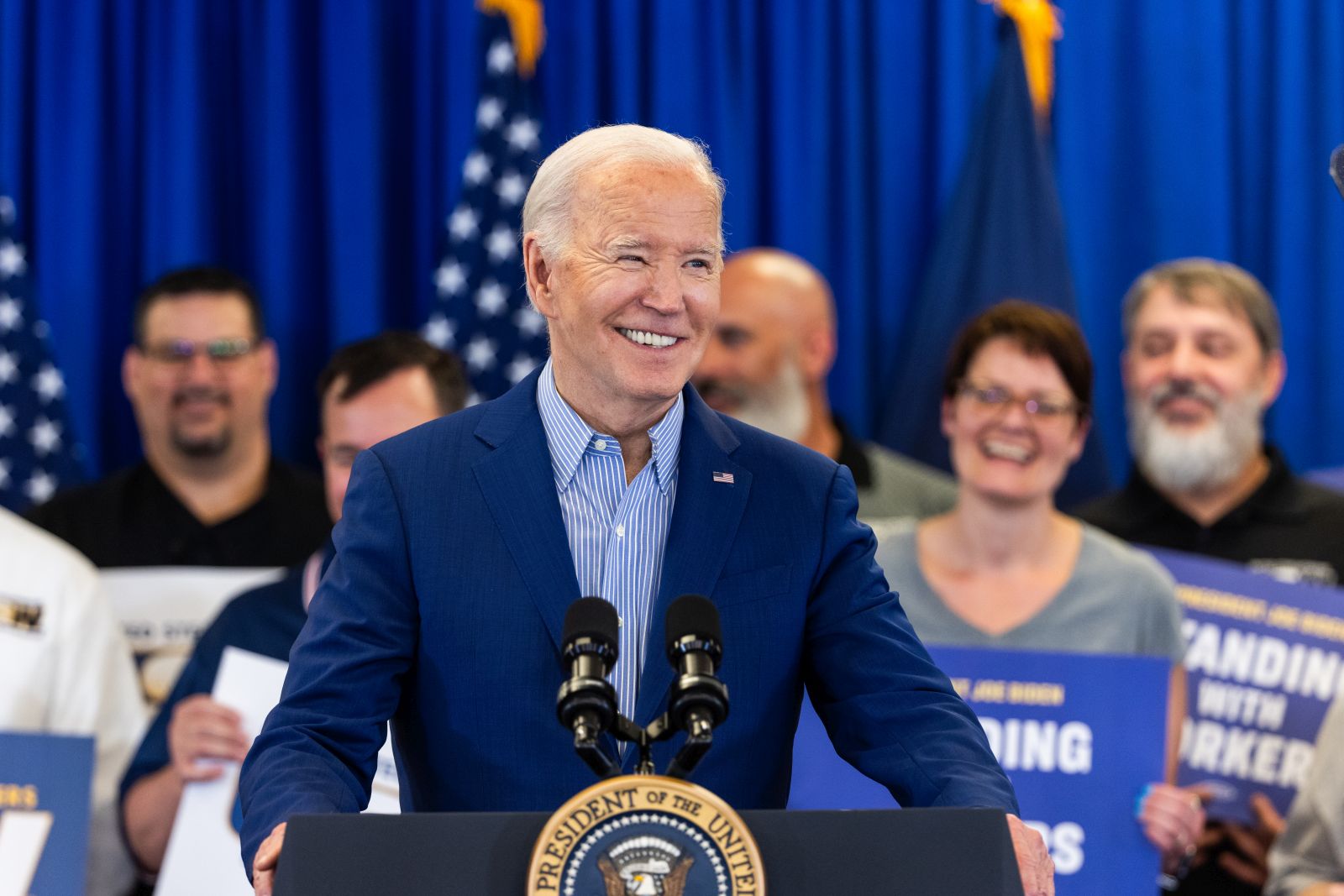 epa11285193 US President Joe Biden calls for tripling tariffs on Chinese steel imports while speaking at the United Steel Workers Headquarters in Pittsburgh, Pennsylvania, USA, 17 April 2024. He also repeatedly attacked his Republican rival for the presidency, Donald Trump. Biden is on the second day of a three-day swing through the swing-state of Pennsylvania, with additional stops in Scranton and Philadelphia.  EPA/JIM LO SCALZO