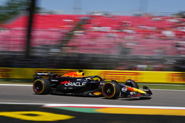 epa11350089 Red Bull Racing driver Max Verstappen of Netherlands in action during the third practice session for the Formula One Grand Prix of the Emilia Romagna in Imola, Italy, 18 May 2024. The 2024 Formula 1 Grand Prix of the Emilia Romagna is held at the Autodromo Internazionale Enzo e Dino Ferrari racetrack on 19 May.  EPA/DANILO DI GIOVANNI