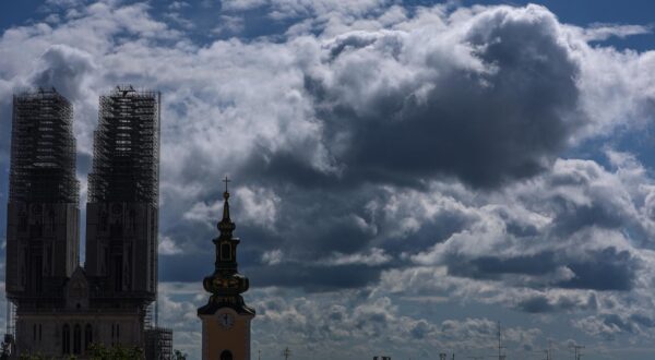 02.05.2024., Zagreb - Setnja suncem obasjanim Gornjim gradom koji je jutros nakon kise pokazao svu svoju ljepotu.  Photo: Sanjin Strukic/PIXSELL