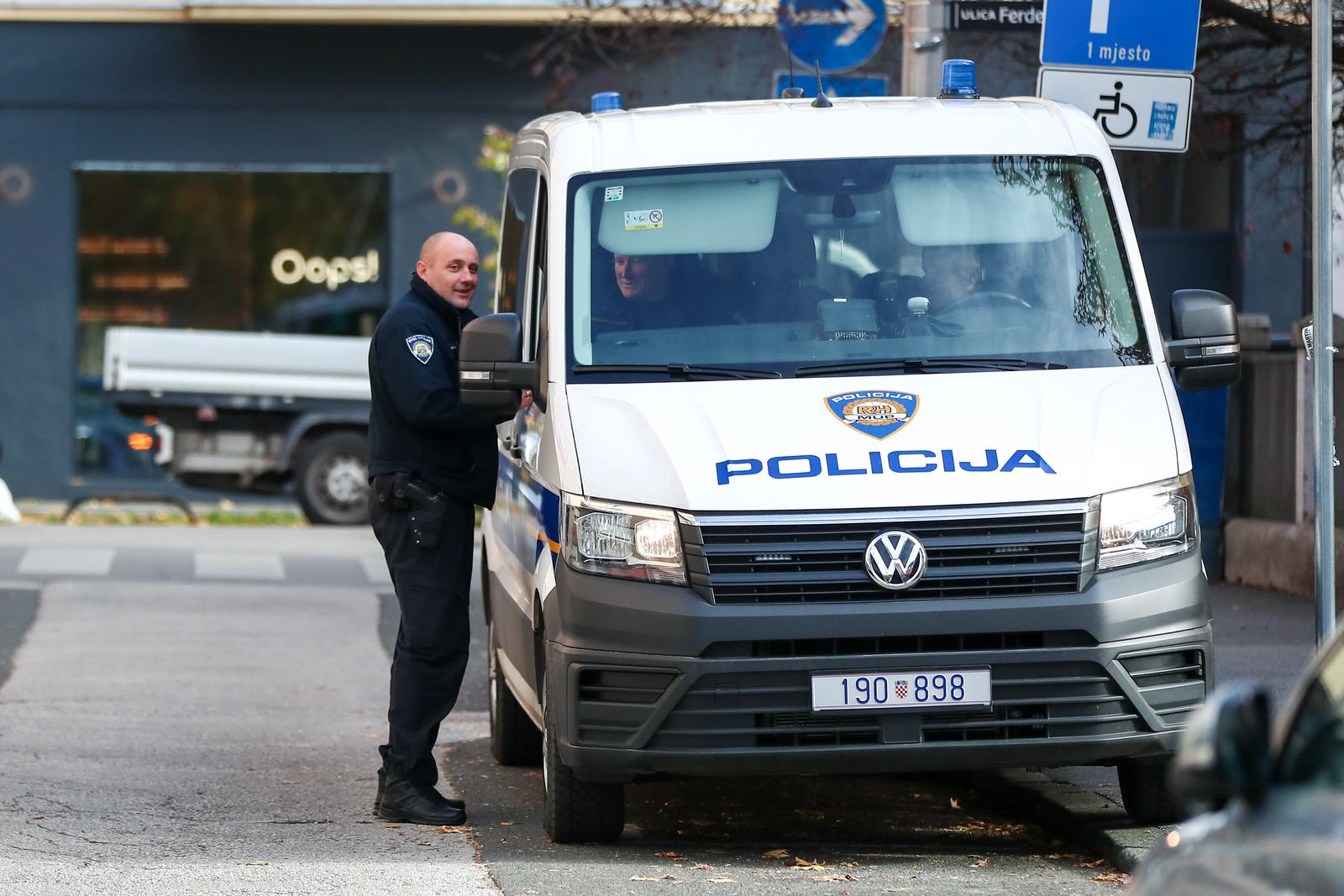 23.11.2023., Zagreb - Policija ispred zgrade Kvaternik Plaza gdje je u tijeku pretres. Photo: Matija Habljak/PIXSELL