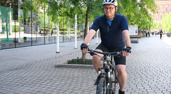 31.5.2024., Zagreb - Bojan Glavasevic kandidat na listi za Europski parlament stigao je na biciklu na Europski trg nakon dvotjednog putovanja iz Bruxellesa, te odrzao konferenciju za medije. Photo: Davorin Visnjic/PIXSELL