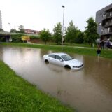 28.05.2024., Karlovac - Od posljedica jake i olujne kise koja je pocela padati oko 15.30 sati poplavljene su brojne ulice, nadvoznjaci i podrumi. Brojni automobili ostali su poplavljeni,a neki vozaci zapeli su u vodi ispod nadvoznjaka na Rakovcu. Photo: Kristina Stedul Fabac/PIXSELL