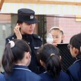 HEFEI, CHINA - APRIL 1, 2024 - Police officers explain drug safety knowledge to children at the National Security Education Day in Yaohai district of Hefei, Anhui province, April 15, 2024.,Image: 864951225, License: Rights-managed, Restrictions: *** World Rights Except China *** CHNOUT, Model Release: no, Credit line: Costfoto / ddp USA / Profimedia