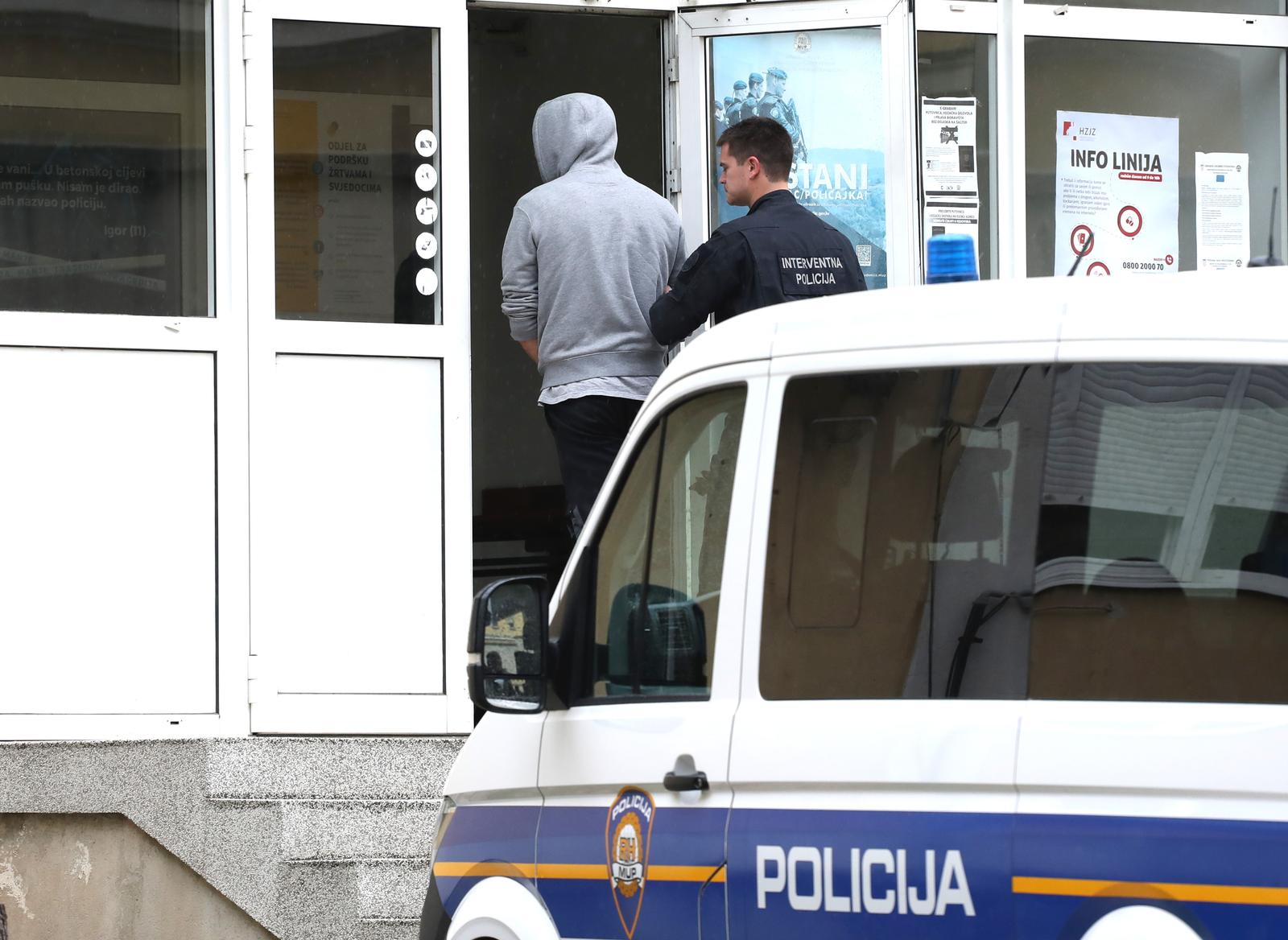 26.03.2024., Sibenik - Privodjenje jednog od osumnjicenih za napad ispred caffe bara "Delta" gdje je nasmrt pretucen 54-godisnjak. Photo: Dusko Jaramaz/PIXSELL