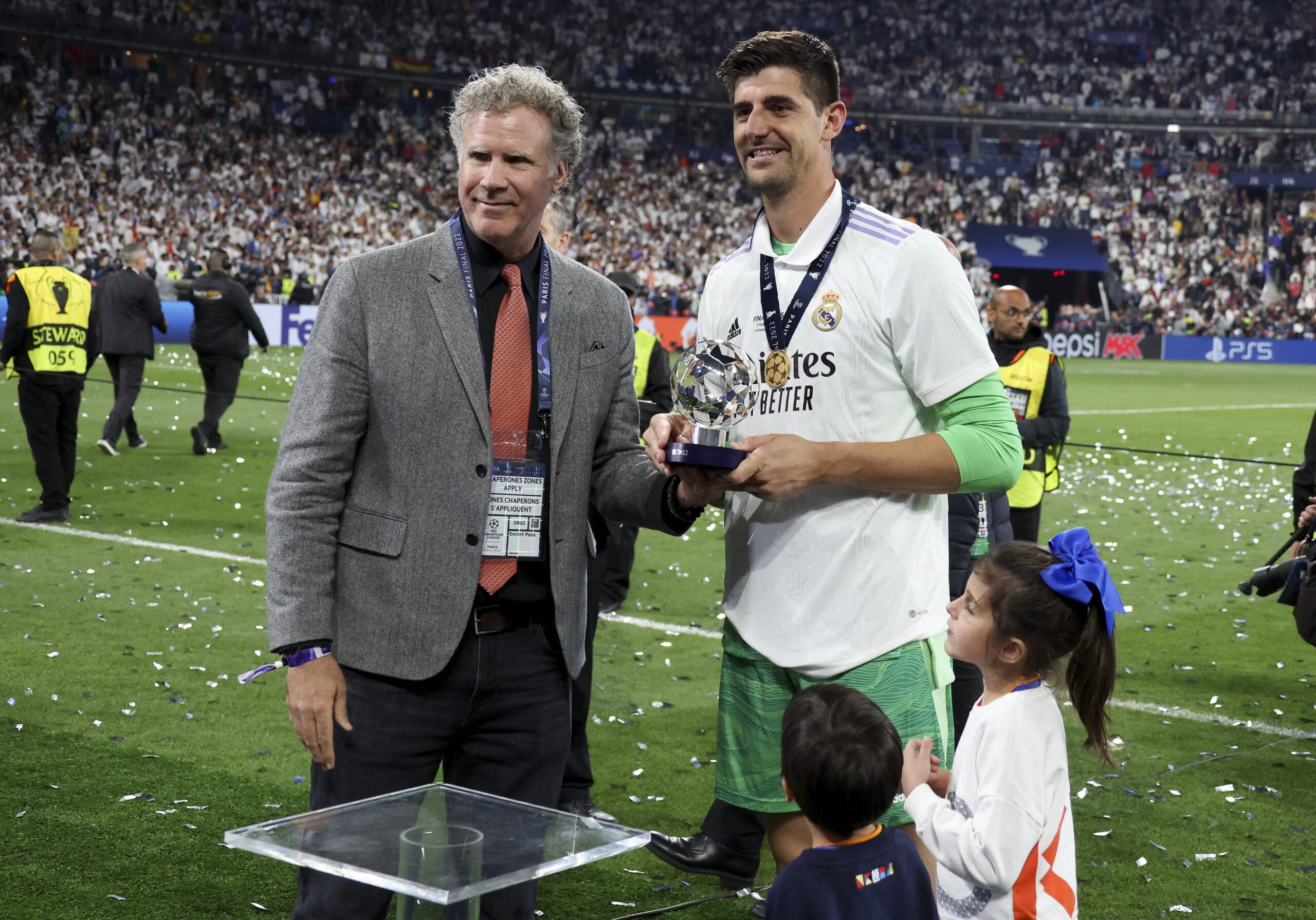 American actor Will Ferrell gives the 'man of the match' trophy to goalkeeper of Real Madrid Thibaut Courtois following the UEFA Champions League Final football match between Liverpool FC and Real Madrid CF on May 28, 2022 at Stade de France in Saint-Denis near Paris, France - Photo Jean Catuffe / DPPI,Image: 695364620, License: Rights-managed, Restrictions: Hungary Out, Model Release: no, Credit line: JEAN CATUFFE / AFP / Profimedia