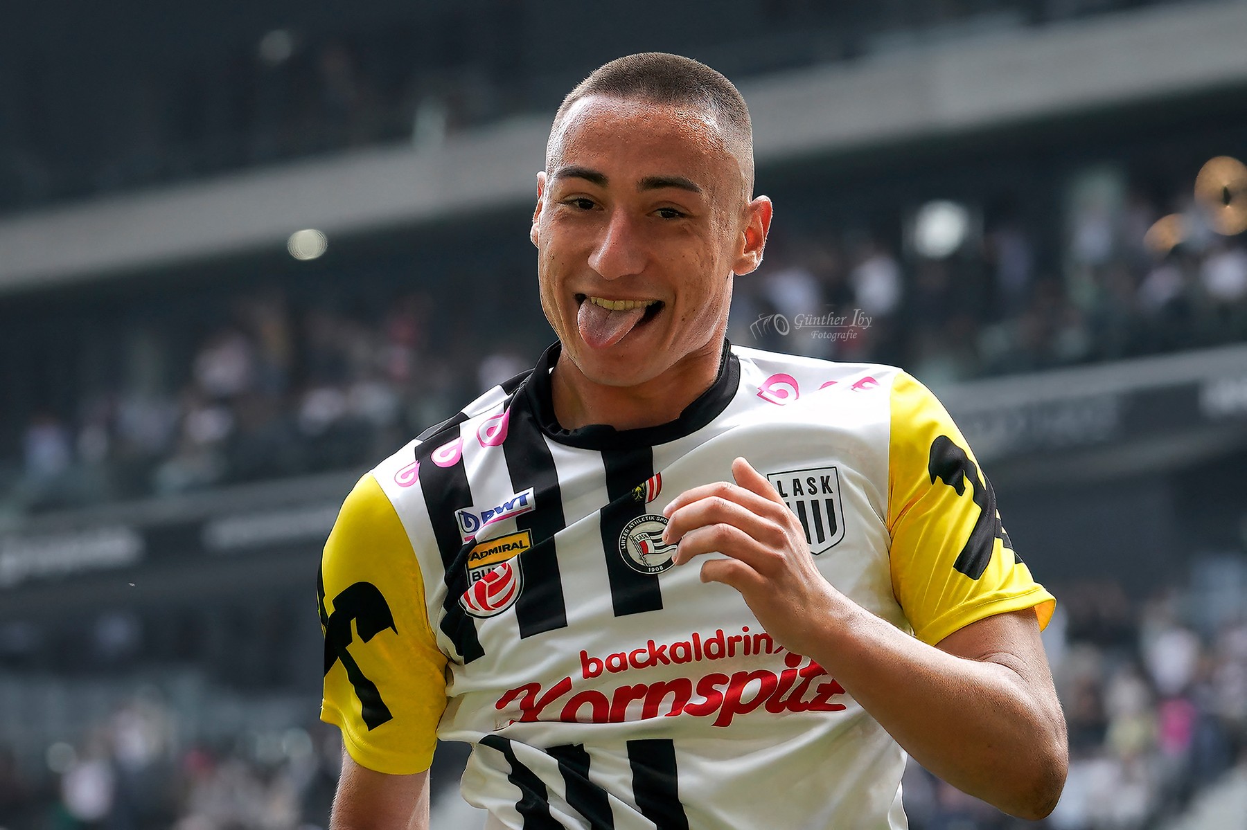 LINZ, AUSTRIA - APRIL 28: Marin Ljubicic of LASK celebrates his goal to 5:0 during the Admiral Bundesliga match between LASK and SK Rapid Wien at Raiffeisen Arena on April 28, 2024 in Linz, Austria.240428_SEPA_19_079 - 20240428_PD6338,Image: 868645396, License: Rights-managed, Restrictions: AUSTRIA OUT, GERMANY OUT, SWITZERLAND OUT, UK OUT
SOUTH TYROL OUT, Model Release: no, Credit line: Guenther Iby / AFP / Profimedia