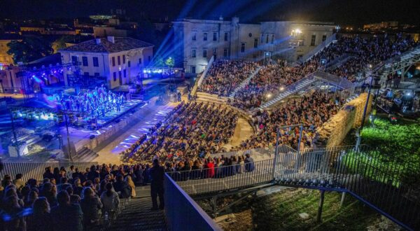 Većina programa Pulskog ljeta održat će se na spektakularnoj pozornici Malog rimskog kazališta | Foto: Srecko Niketic/PIXSELL