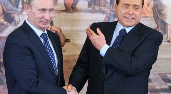 55: MILAN, ITALY. APRIL 27, 2010. Russian PM Vladimir Putin (L) and Prime Minister Silvio Berlusconi of Italy (R) give a joint press conference.,Image: 62864125, License: Rights-managed, Restrictions: , Model Release: no, Credit line: Shemetov Maxim / TASS / Profimedia
