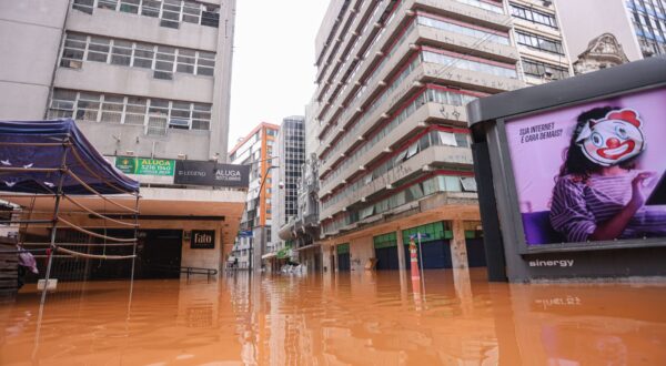 The waters of Guaiba take over the Center in the city of Porto Alegre this Saturday 05/04/2024. A sequence of heavy rains caused by an extreme weather event hit the state of Rio Grande do Sul, causing flooding and flooding, leaving people homeless and dead in different cities, placing the entire region in a state of public calamity. Photo: Maxi Franzoi/AGIF,Image: 870337682, License: Rights-managed, Restrictions: *** World Rights Except Brazil *** BRAOUT, Model Release: no, Credit line: AGIF / ddp USA / Profimedia