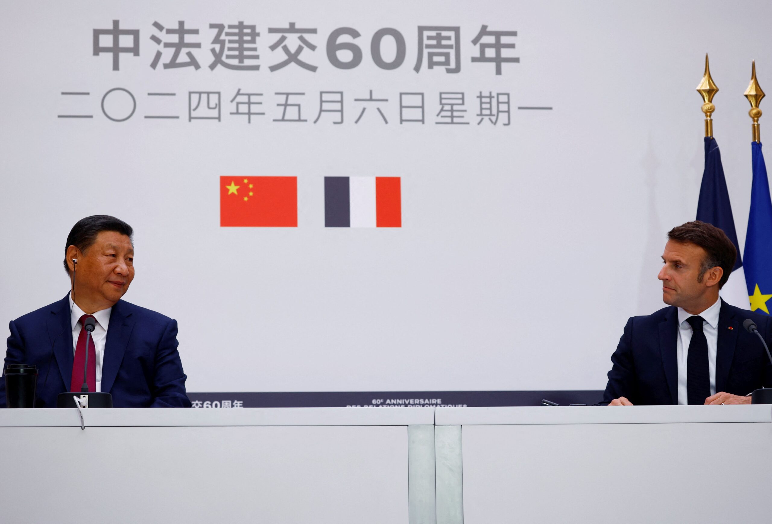 epa11322361 French President Emmanuel Macron (R) and China's President Xi Jinping deliver a joint statement at the Elysee Palace in Paris, France, 06 May 2024, during the Chinese president's two-day state visit to the country.  EPA/Sarah Meyssonnier / POOL  MAXPPP OUT
