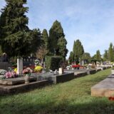 01112023., Zadar - Veliki broj ljudi na Gradskom groblju na blagdan Svih svetih Photo: Sime Zelic/PIXSELL