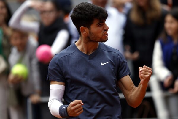 epa11385710 Carlos Alcaraz of Spain reacts after winnng his Men's Singles 4th round match against Felix Auger-Aliassime of Canada during the French Open Grand Slam tennis tournament at Roland Garros in Paris, France, 02 June 2024.  EPA/YOAN VALAT