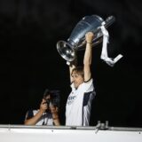 epa11386399 Real Madrid's Luka Modric poses with the UEFA Champions League trophy during an open-top bus parade of the team in Madrid, Spain, 02 June 2024. Real Madrid won the UEFA Champions League 2024 final soccer match against Borussia Dortmund on 01 June 2024.  EPA/JuanJo Martin