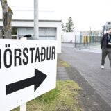A sign indicates the way to a polling station in Reykjavik on June 1, 2024 during the presendential election.,Image: 878071702, License: Rights-managed, Restrictions: , Model Release: no, Credit line: Halldor KOLBEINS / AFP / Profimedia