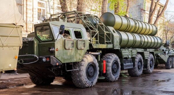 SAMARA, RUSSIA - APRIL 10, 2014: Anti-aircraft missile system (SAM) S-300,Image: 250018848, License: Rights-managed, Restrictions: , Model Release: no, Credit line: Alexander Blinov / Alamy / Alamy / Profimedia