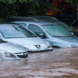 Unwetter, Autos stehen in überschwemmten Straßen in Haubersbronn. Nach starken Regenfällen gibt es Hochwasser mit Überschwemmungen. Schorndorf Baden-Württemberg Deutschland Haubersbronn *** Storm, cars standing in flooded streets in Haubersbronn After heavy rainfall there is high water with flooding Schorndorf Baden Württemberg Germany Haubersbronn Copyright: x xonw-imagesx/xChristianxWiedigerx,Image: 878520990, License: Rights-managed, Restrictions: imago is entitled to issue a simple usage license at the time of provision. Personality and trademark rights as well as copyright laws regarding art-works shown must be observed. Commercial use at your own risk., Credit images as 